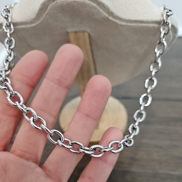 NEW ✨️ Chunky Chain With Pearls Necklace - Picture 4 of 8